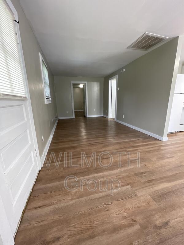 Building Photo - 1870 US Hwy 136