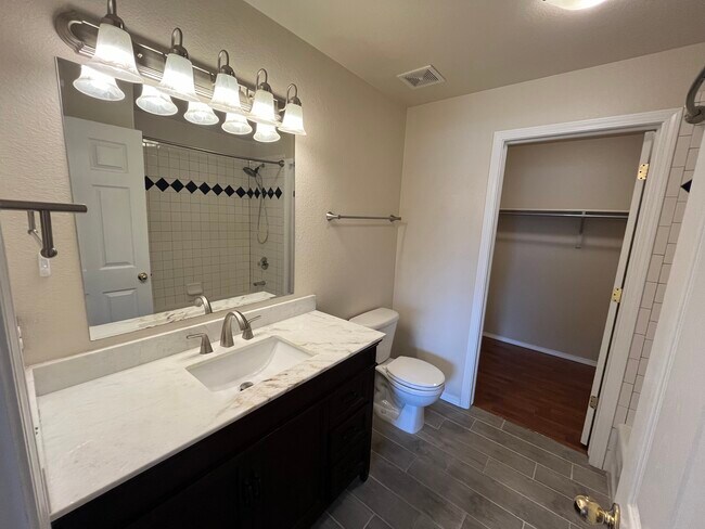Building Photo - 3040 Mandalay Grv