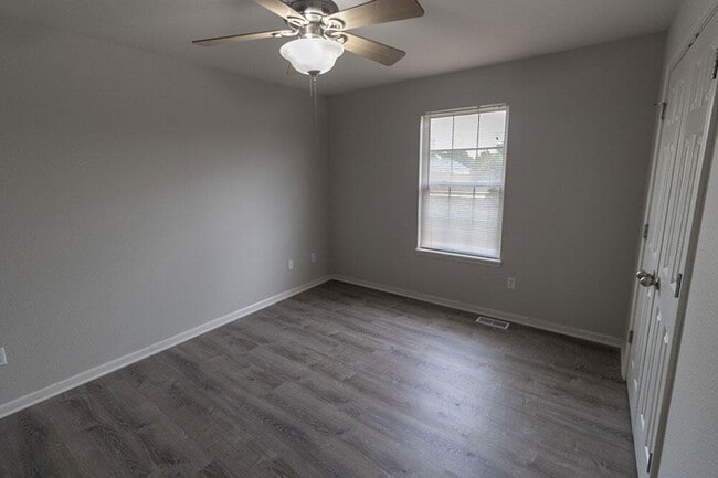 Building Photo - 3916 Snowy Owl Dr
