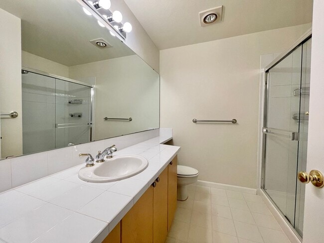 Building Photo - Bellevue Townhome! 2 Bedroom 2.5 Bathroom! *Utilities Included*