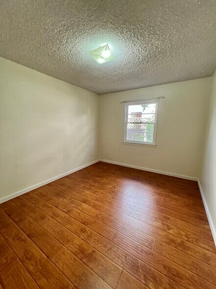 bedroom 2 - 715 N Jackson St