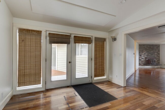 Building Photo - Charming Upper-Level Home with Water View – Walk to Downtown Coupeville - Landscaping Included