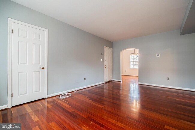 Building Photo - 1713 N Troy St