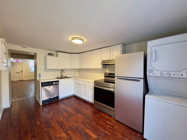 Building Photo - Charming 1 Bedroom/1 Bathroom Townhome w/ Den in Federal Hill, MD!