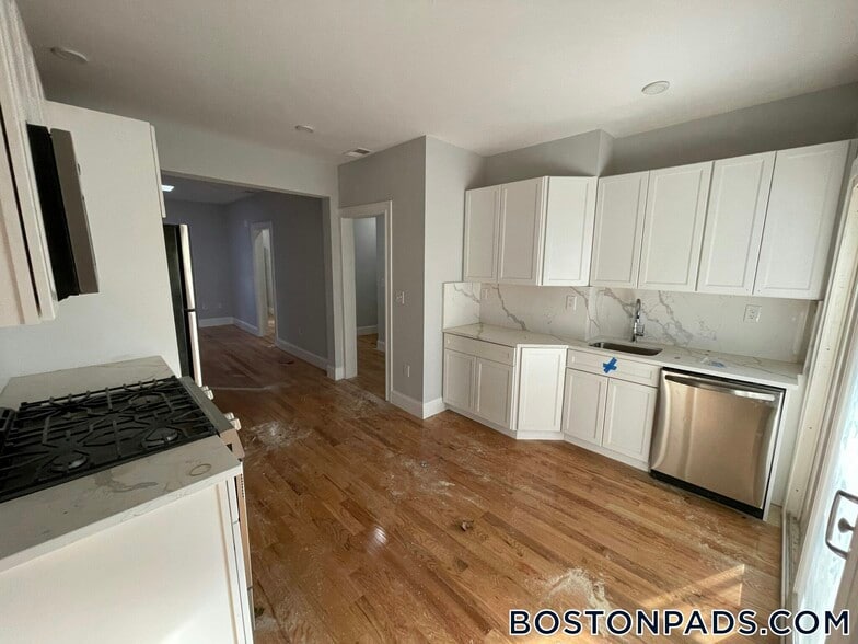 Building Photo - 372 Oxford St