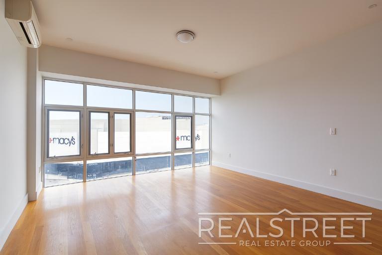 Building Photo - LUXURY 2 Bed LOFT in Queens!