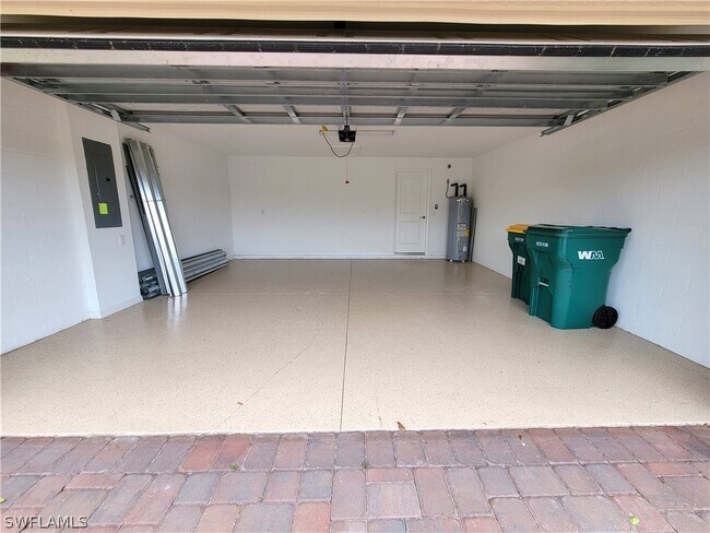 Building Photo - 1750 Alameda Dr