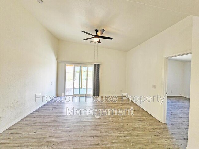 Building Photo - 1821 Pershing Ave