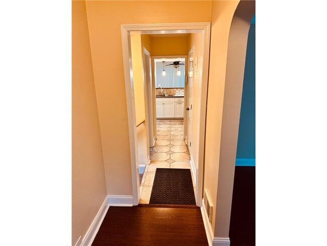 Building Photo - 115 E 58th St