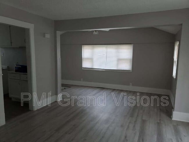 Building Photo - 1437 E Garfield Ave