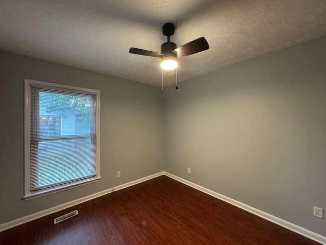 Building Photo - Charming 3 Bed, 2 Bath Fayetteville Home