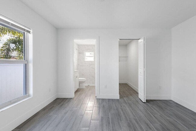 Building Photo - 3244 Jefferson St