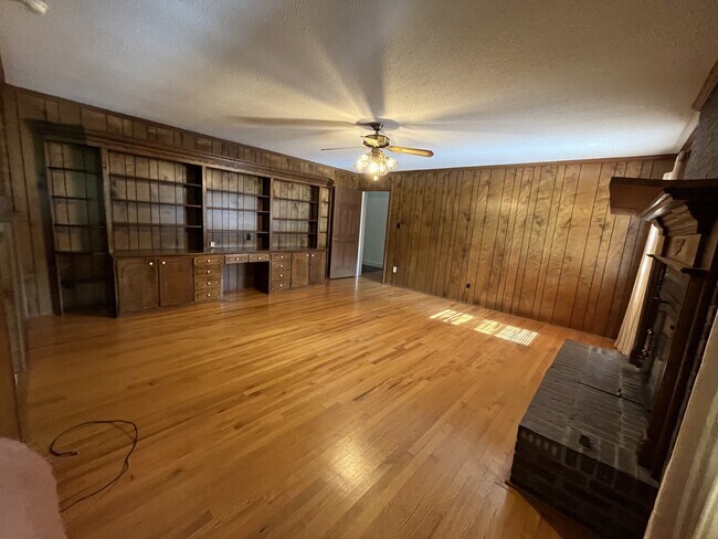 Building Photo - 5625 Potter Rd