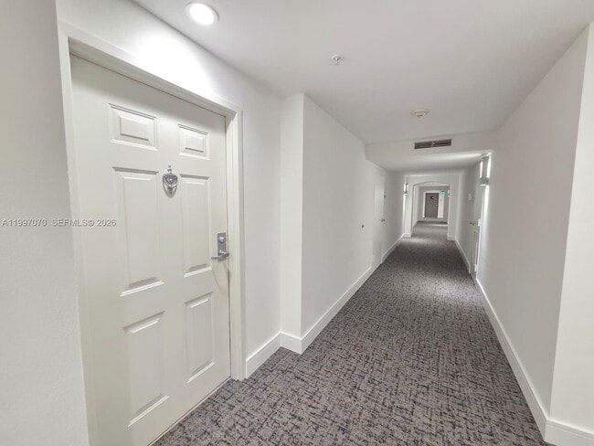 Building Photo - 1155 Brickell Bay Dr