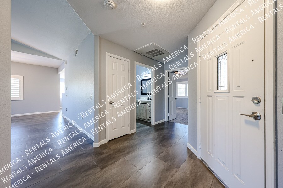 Building Photo - 9555 E Raintree Dr