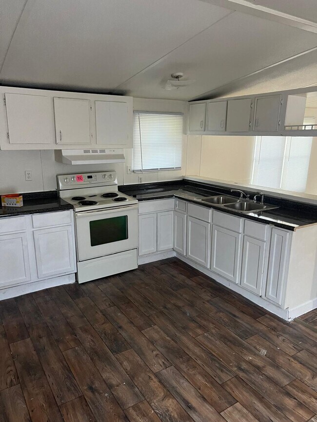 Building Photo - Renovated 2-Bed, 1-Bath Camper