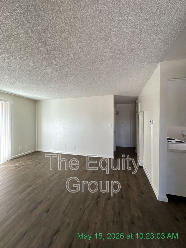Building Photo - 1426 W Elowin Ave
