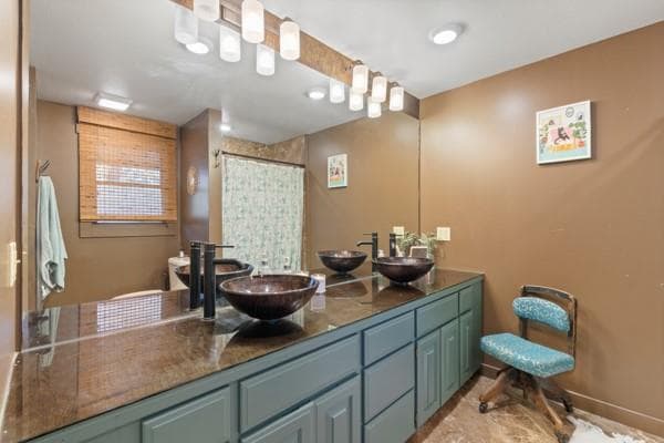 Building Photo - 60 Crescent Dr