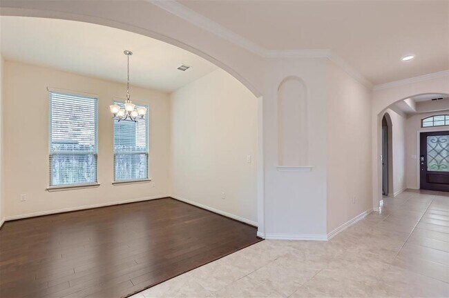 Building Photo - 602 Cardenas Ln