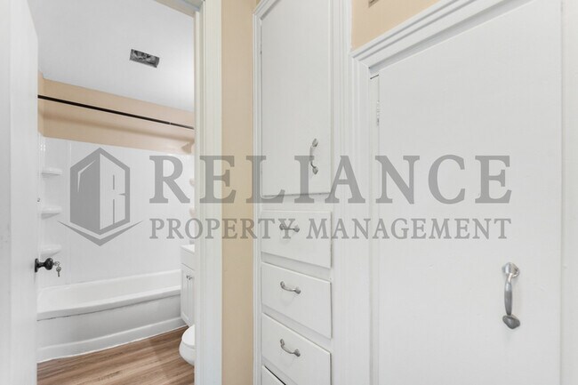 Building Photo - 1401 W 34th St S