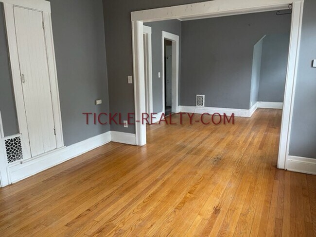 Building Photo - 2-4 Whalin Street