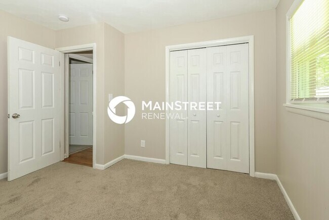 Building Photo - 3 Bedroom Pet-Friendly Home in Louisville,...