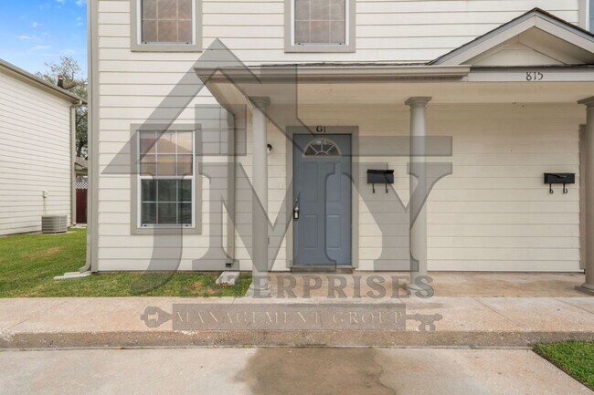 Building Photo - 815 Cravens St