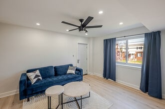 Building Photo - 5033 Hanna Pl SE