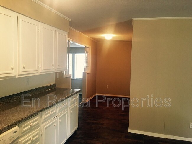 Building Photo - 1414 Lackland St