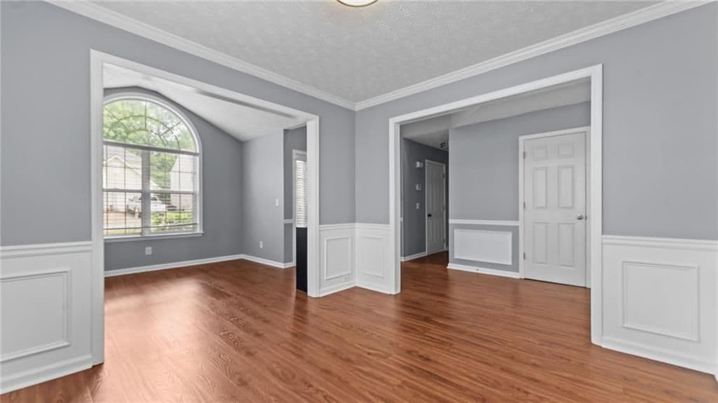 Building Photo - 450 Manor Glen Dr