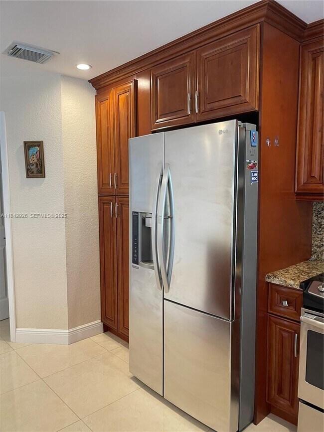 Building Photo - 10290 SW 139th Ct