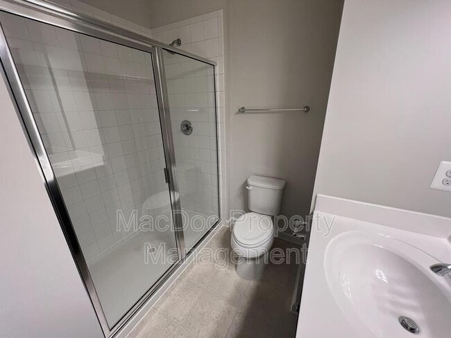 Building Photo - 505 Rolling Valley Dr