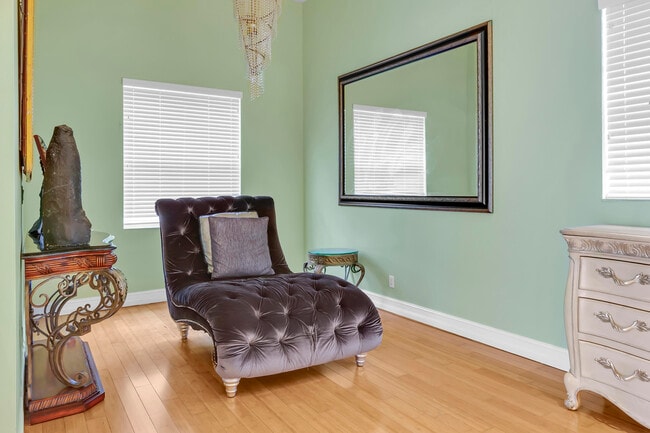 Building Photo - 12121 70th Pl N