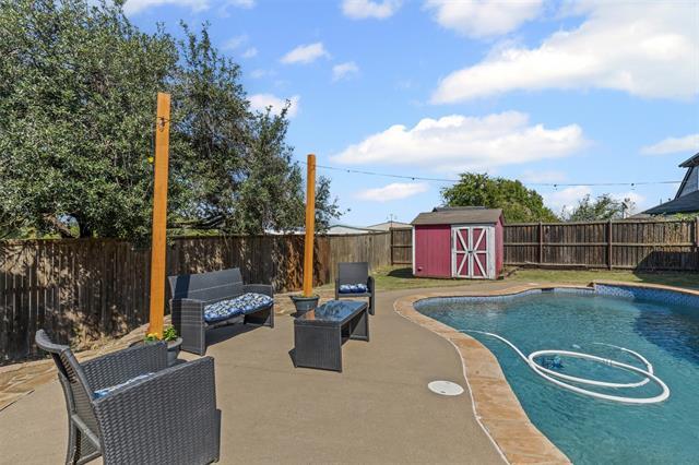 Building Photo - 4215 Bent Oaks Dr