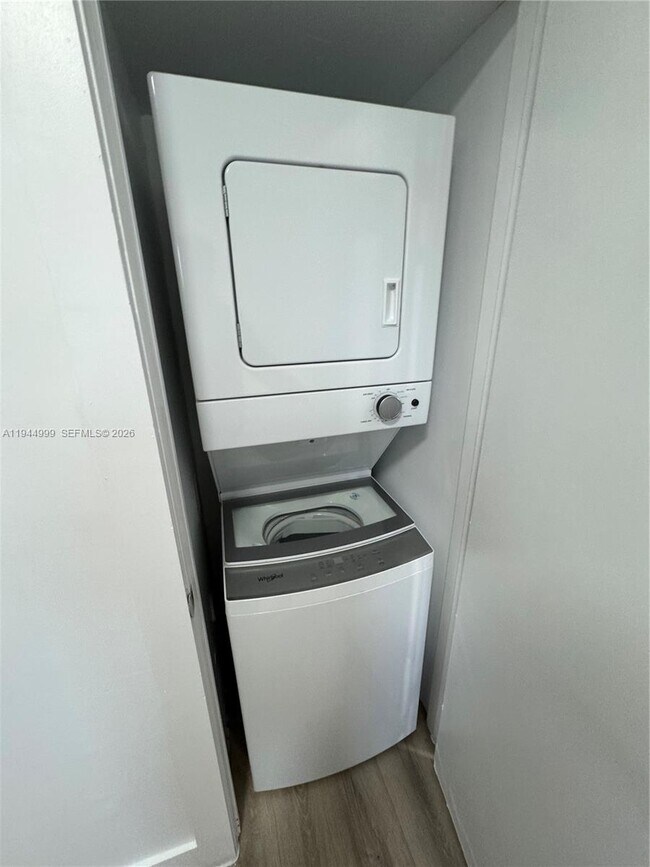 Building Photo - 1969 NW 2nd Ct