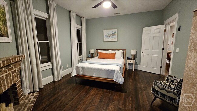 Building Photo - 14 E 41st St