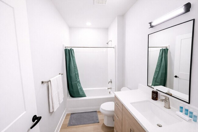 Building Photo - 203 N 48th St