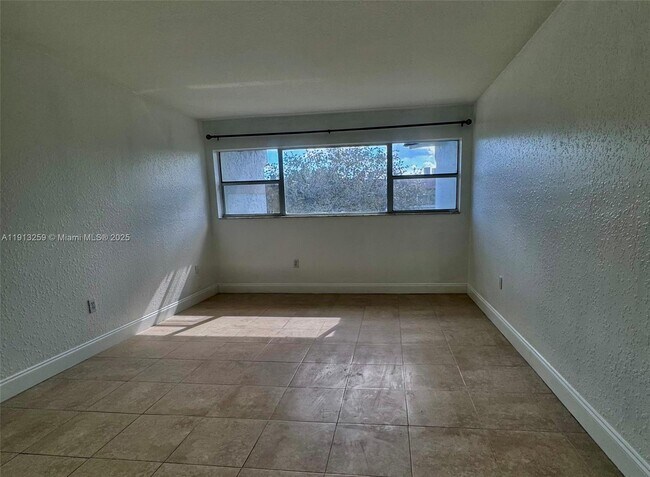 Building Photo - 7320 NW 85th Ct