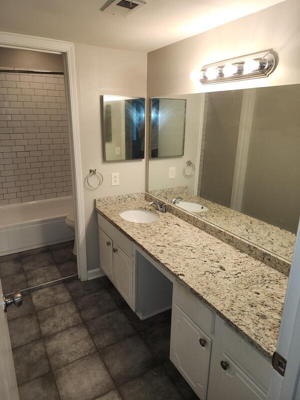 Building Photo - 67 Montre Square NW