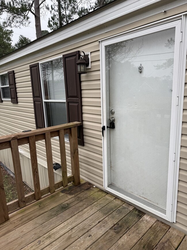 Building Photo - 200 Royalwood St