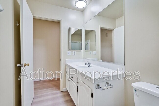 Building Photo - 3322 Shasta Dr