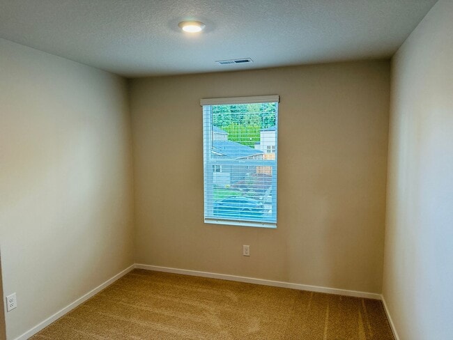 Building Photo - Beautiful Brand New 5 Bedroom Home!