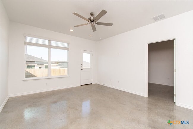 Building Photo - 3905 Hackberry Dr