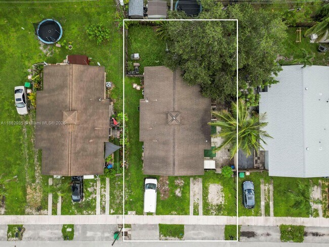 Building Photo - 6165 SW 44th St