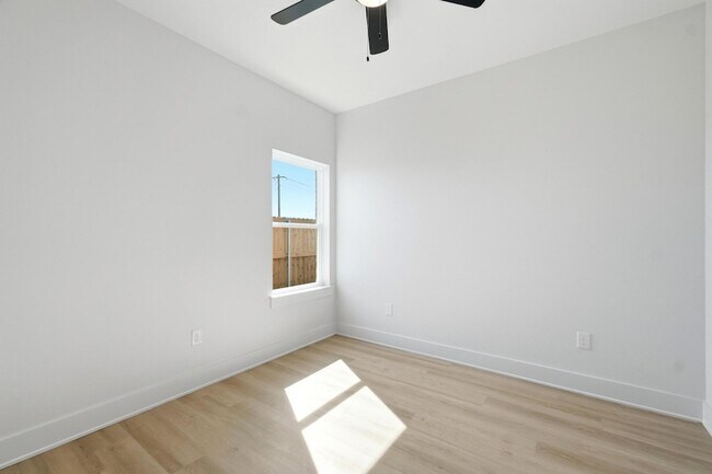 Building Photo - 6517 Inverness St