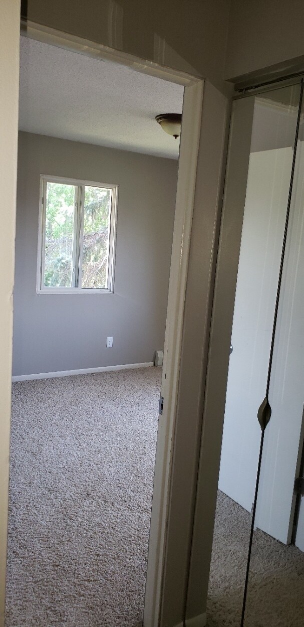 Building Photo - 2730 Rosalyn Ct