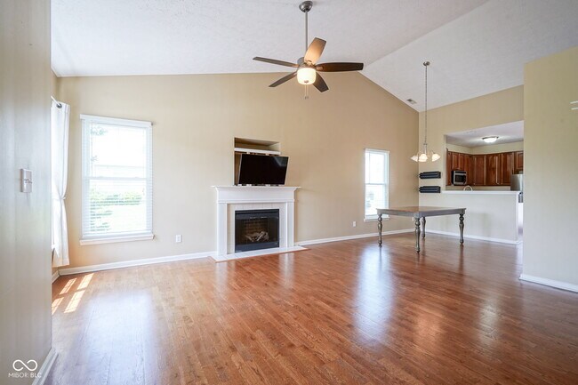 Building Photo - 952 Helston Ave