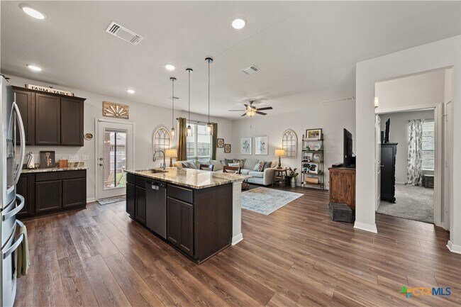 Building Photo - 810 Mclaury Cove