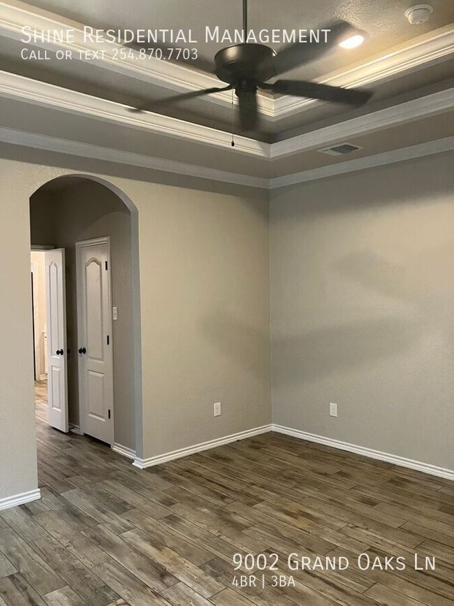 Building Photo - 9002 Grand Oaks Ln