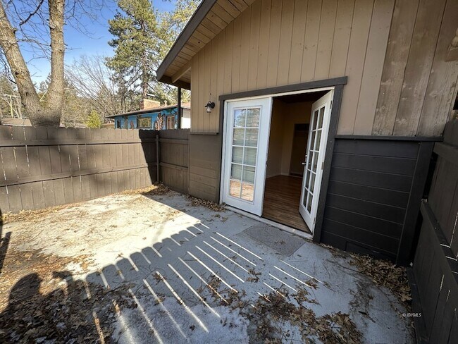 Building Photo - 25873 Cedar St